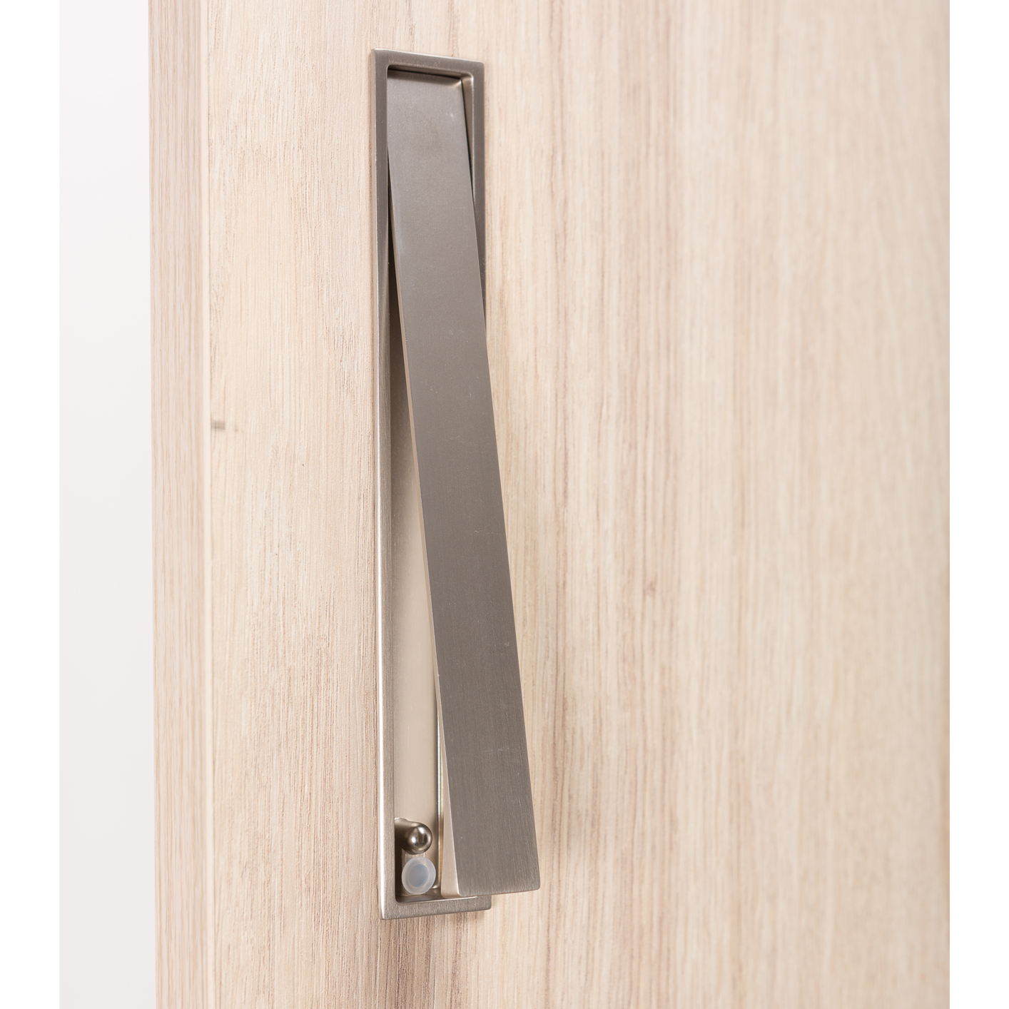 0235_clos-brushed-nickel-open