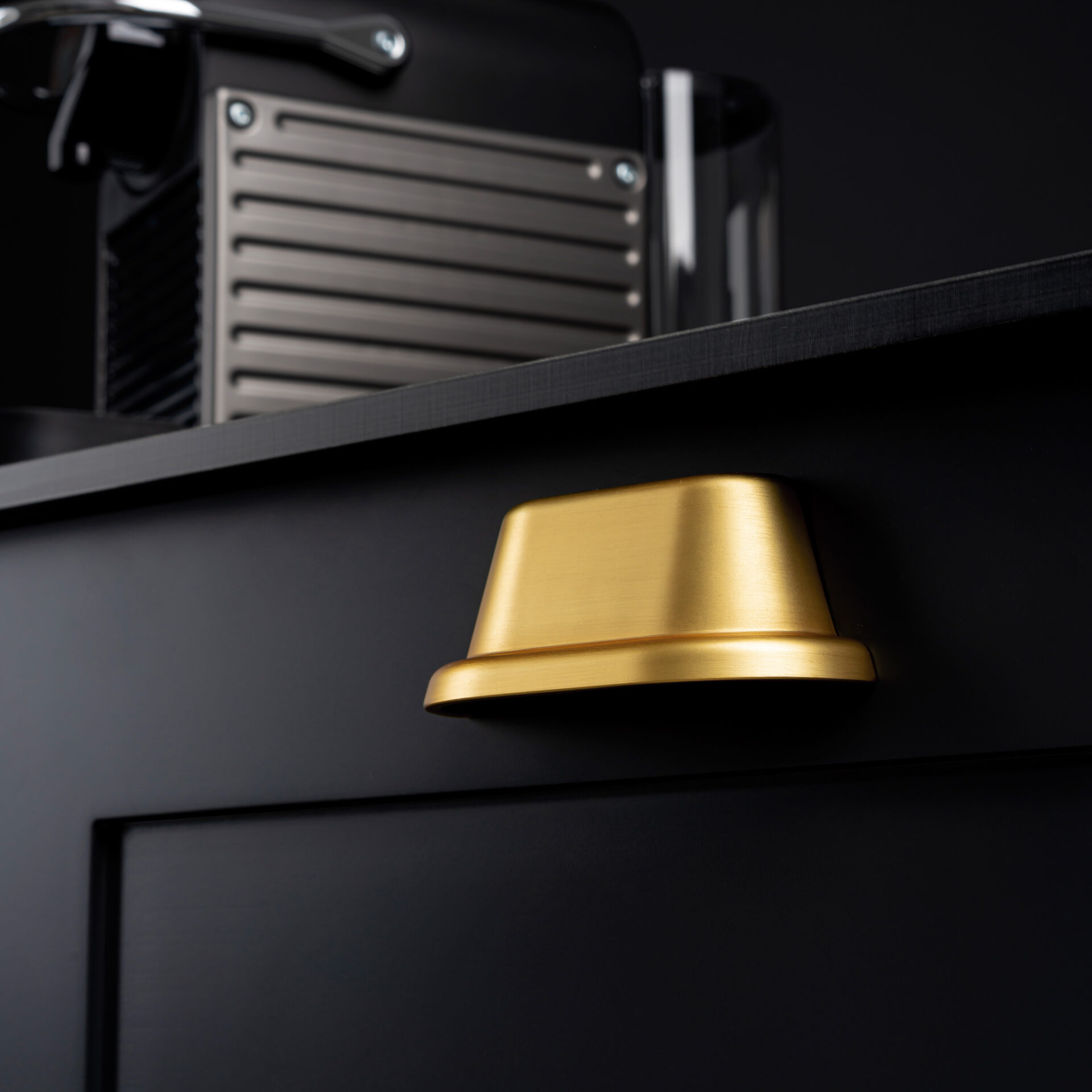 0494_LAND_cup_brushed_gold_drawer