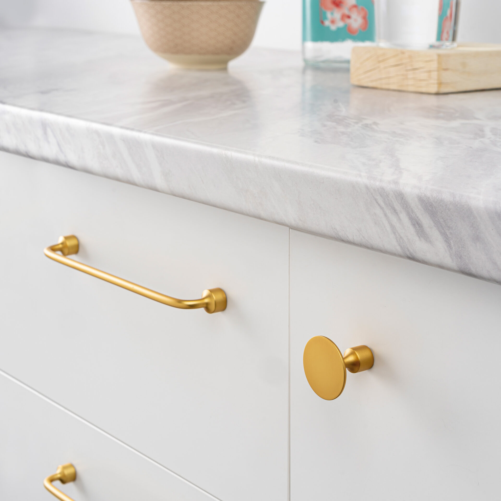 0495_FLOID_brushed_gold_scene